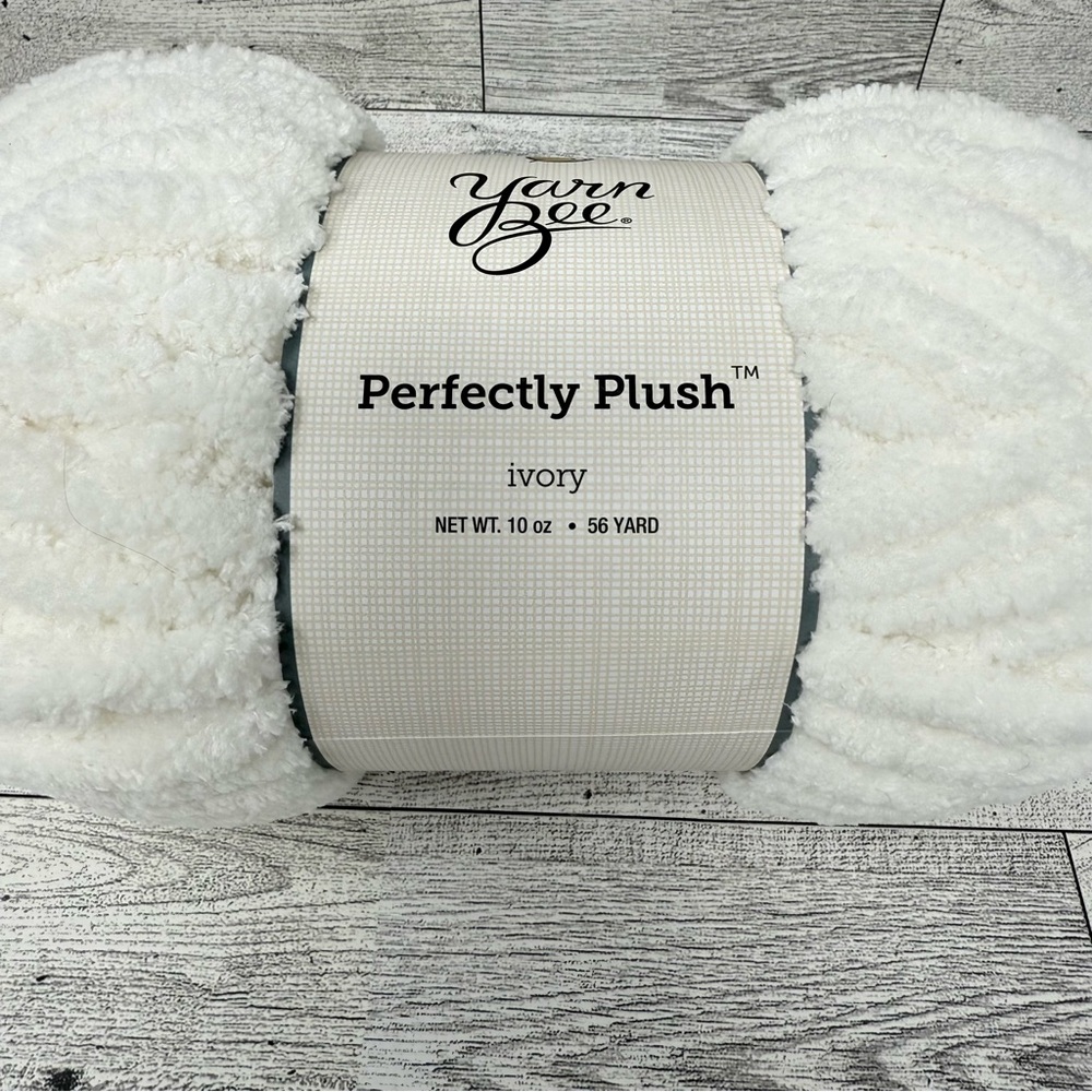 NWT- 1 Skein Yarn Bee Perfectly Plush Ivory Yarn 56yd - Picture 2 of 5